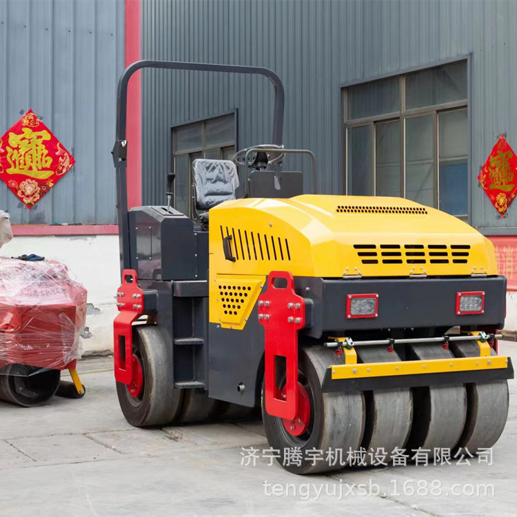 可出口双胶轮震动压路机三吨全液压胶轮压路机座驾式胶轮震动压路