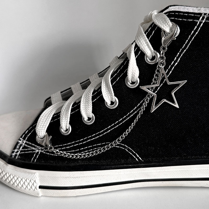 Hueco de cinco puntas estrella titanio Cadena de acero cadena de zapato lateral cadena dulce fresco estrella colgante Martin botas zapatos de lona zapato hebilla colgante