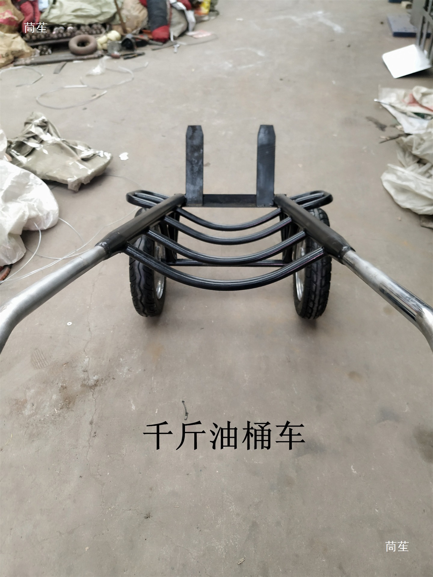 油桶搬运车母卷推车手推塑料圆桶夹叉车铁桶拖车拉油桶小推车