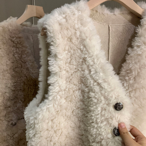 European waistcoat lamb fur vest for women 2023 winter new outer wear fur one-piece vest jacket