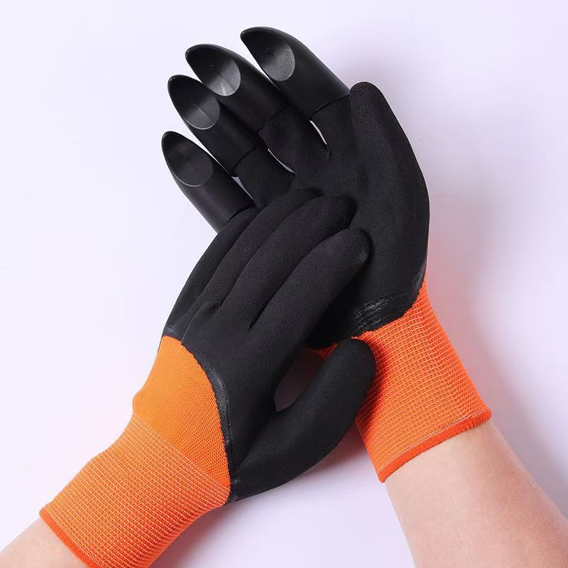 발톱이 있는 주황색 거즈 검정색 오른손