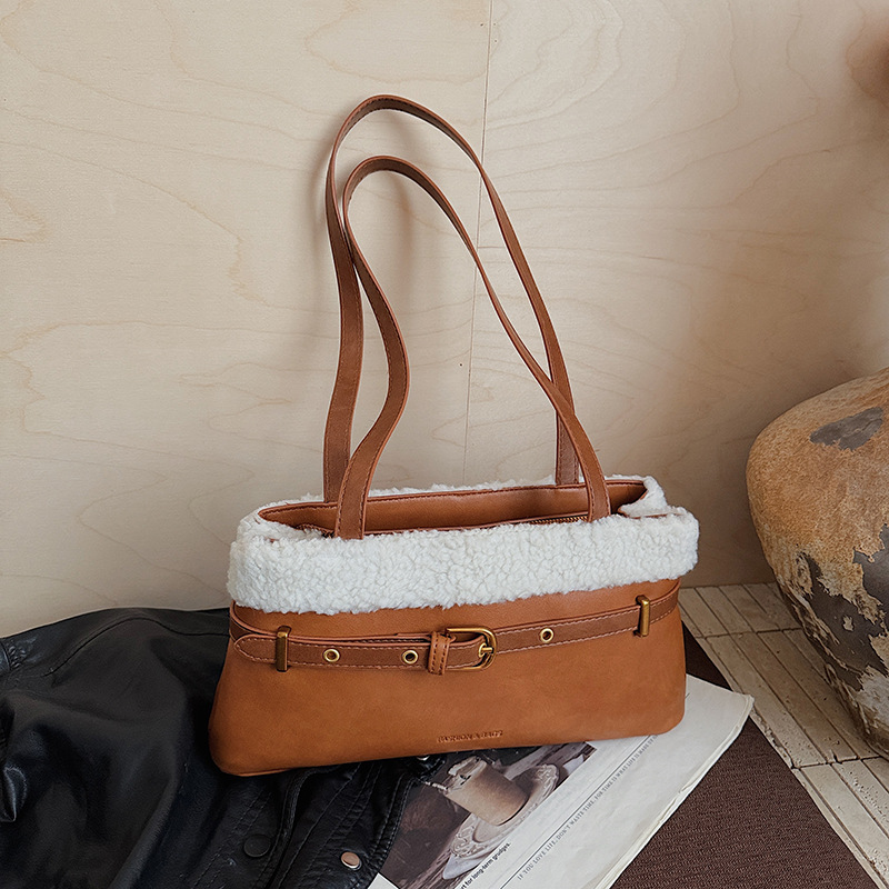 Otoño y invierno coreano bolsos de peluche de alta calidad para mujeres de viaje bolsos de hombro bajo la axila 2025 nuevo bolso de moda universal