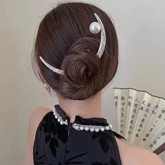 Elegant Half-Moon Pearl Hairpin with Traditional Chinese Design, for Women, New Style, High-end Feel, for Updo at the Back of the Head, Women's Hair Accessory