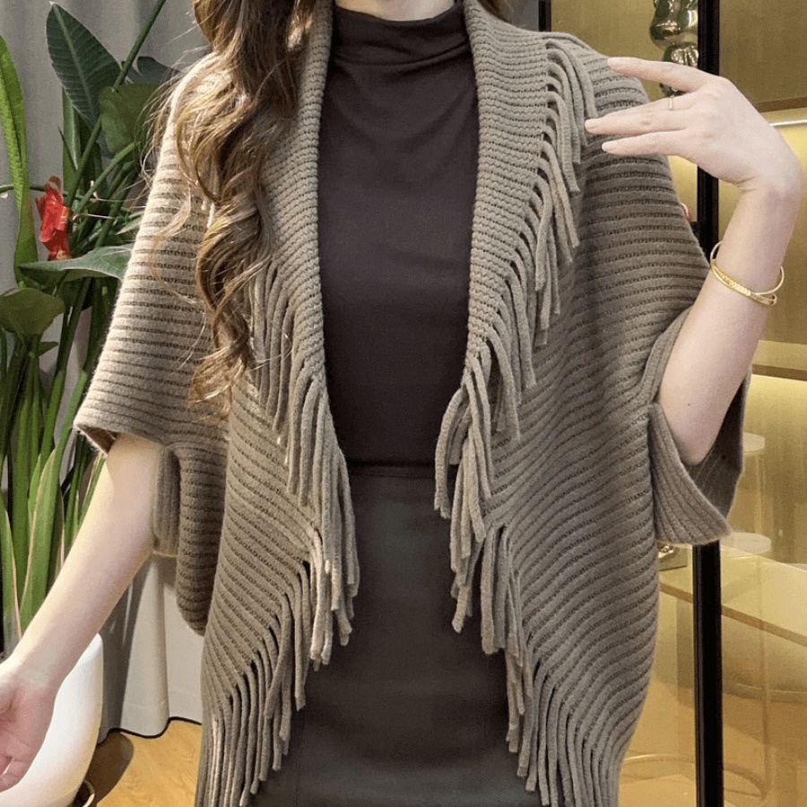 时尚流苏针织披肩女2024秋冬季新款百搭斗篷时尚减龄外搭开衫上衣