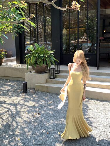 Charming and alluring maxi dress with off-shoulder design, perfect for summer, featuring a stylish French seaside vacation vibe, featuring a fishtail silhouette and a fish-shaped, flattering fit-and-flare design.