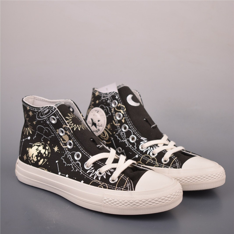 Putian shoes, export quality, 1970s style, featuring a sun, moon, and stars print with gold embroidery, casual canvas shoes for couples, suitable for commuting and trendy wear