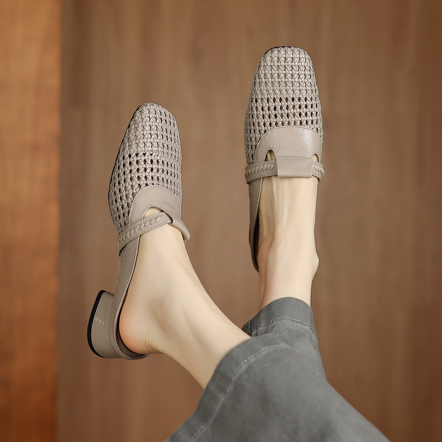 Dép sandal nữ quai chữ V đan dệt, gót thấp 3 cm, phong cách vintage — đen
