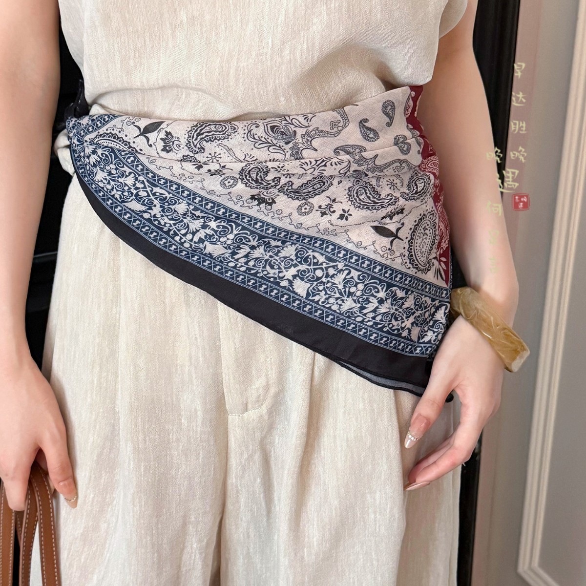 Foulard quadrato in seta paisley vintage per donna sciarpa_voghion.com