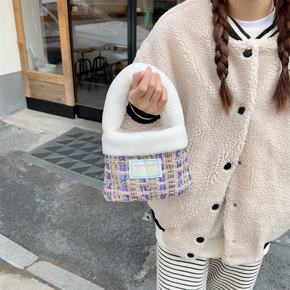 311203 Plush Bag for Women's Winter 2023 New Autumn and winter, fluffy hand-held woolen bucket bag, hand-held bag Specification drawing
