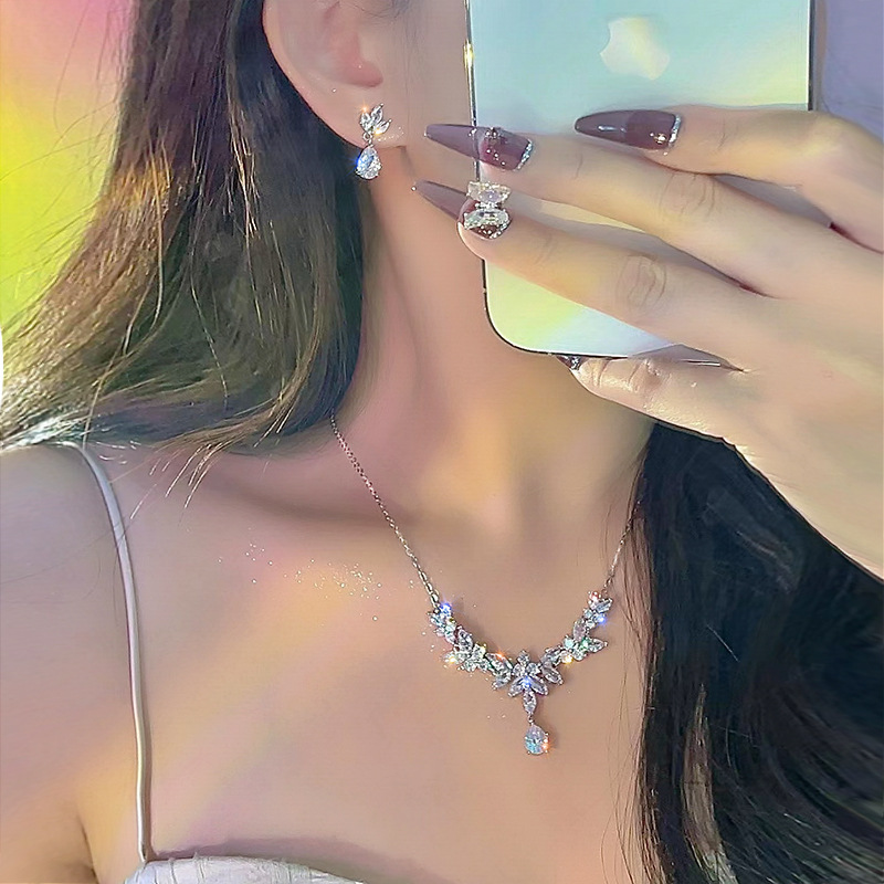 浪漫~轻奢超仙锆石项链女2023年新款高级感气质颈链锁骨链秋时尚