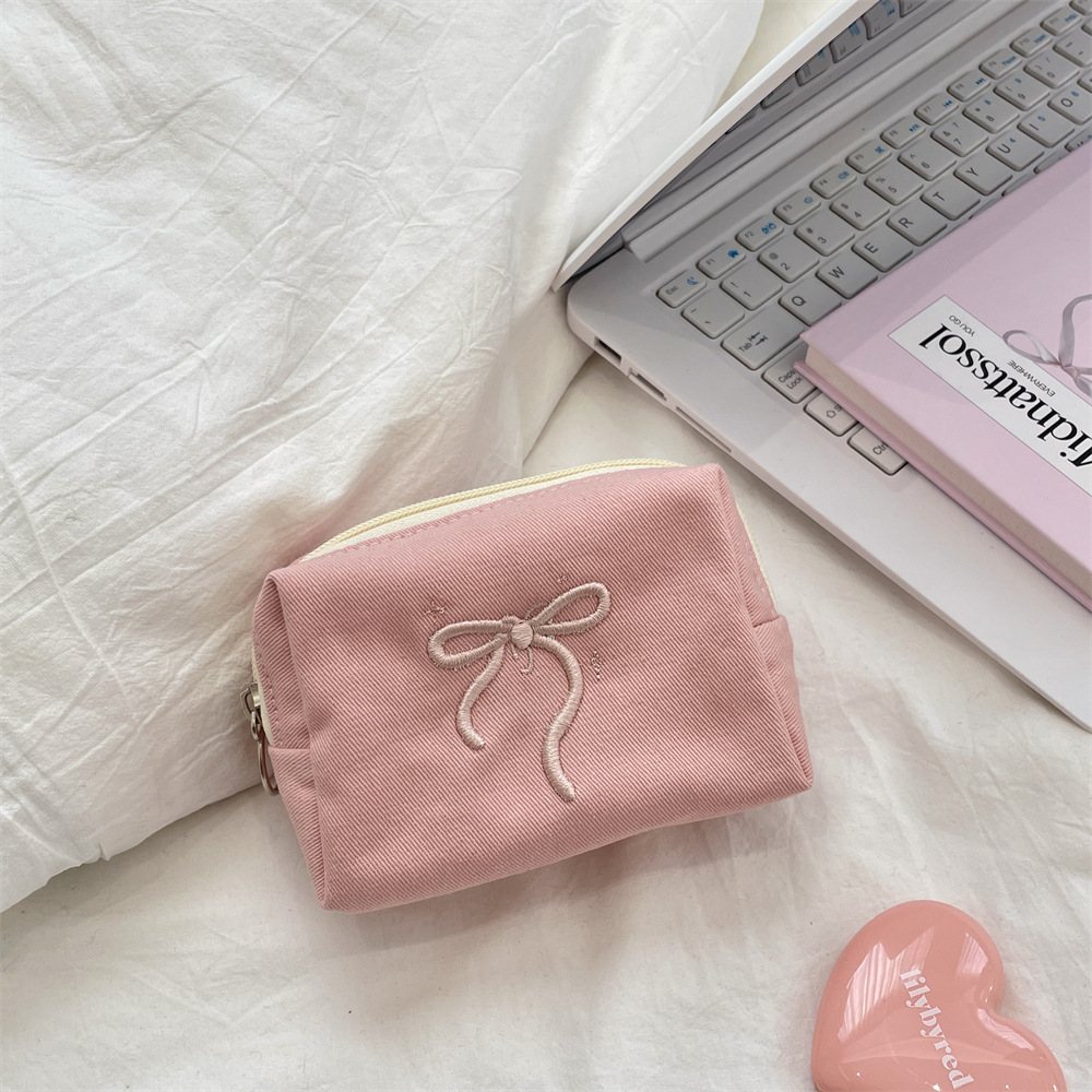 66g Weight Canvas Lining Material Lace Fashion Element Zipper Closure Type / Strap Type Cosmetic Bag Bags Type Holiday, Travel, Daily Occasion Polyester Material Bag, Knot, Butterfly, Bow Knot Pattern All Seasons Season Women's Gender Cute Style Square Shape Cute Bag Knot Butterfly Polyester Lace Square Makeup Bags 25