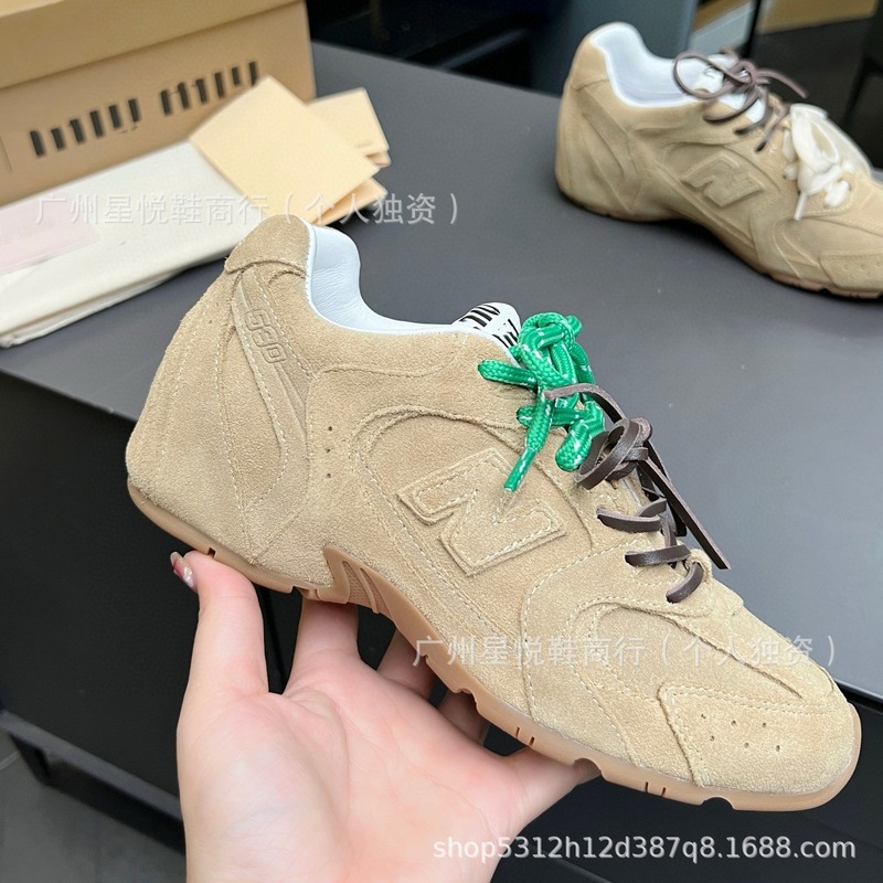 2025 新モデル Medra スタイルラウンドトゥレースアップ女性用トレーニングシューズ、多用途の Miu ホーム同じ靴ひもカジュアルカップルシューズ|undefined