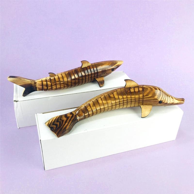 木のイルカはサメの木の動物の木製の魚の工芸品の木の置物の子供のおもちゃの卸売りをシミュレーションします。|undefined