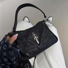 2025 年 Yu Shuxin 同じスタイルの剣刺繍レザークロスクロワッサンバッグホーボーバッグ本革ショルダー脇の下バッグトレンディ