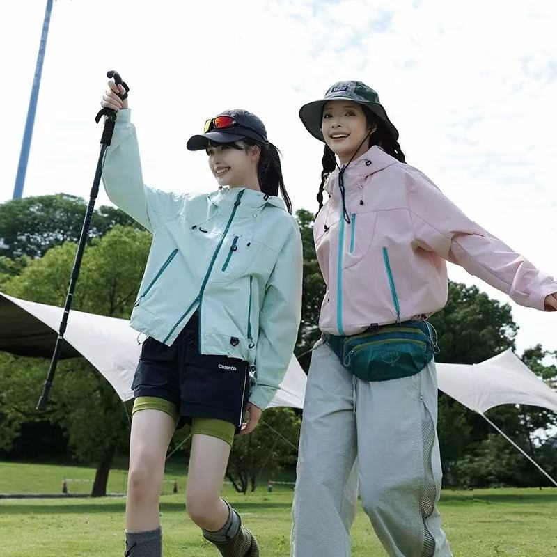 Camel-Colored Same-Style Three-In-One Jacket for Petite Women, Short Outdoor Windproof and Waterproof Couple's Jacket for Travel and Hiking