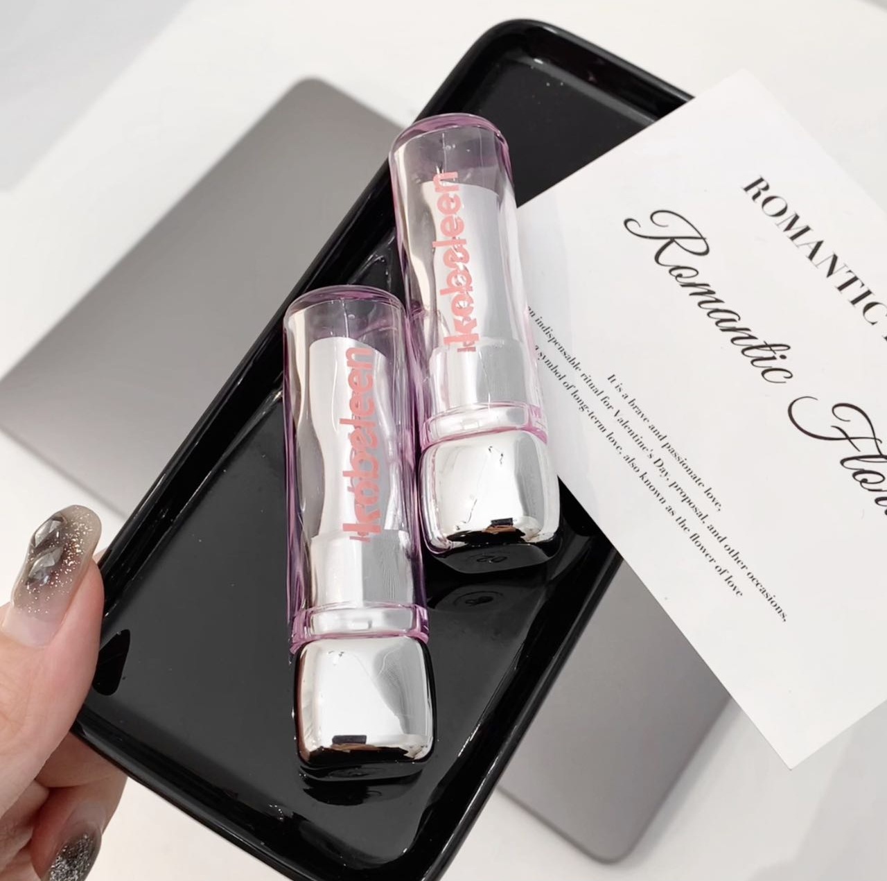 kobeleen Moisturizing Lipstick, with a water-like mirror surface that is waterproof and does not fade easily, is a nude lipstick for spring and summer, suitable for students undefined