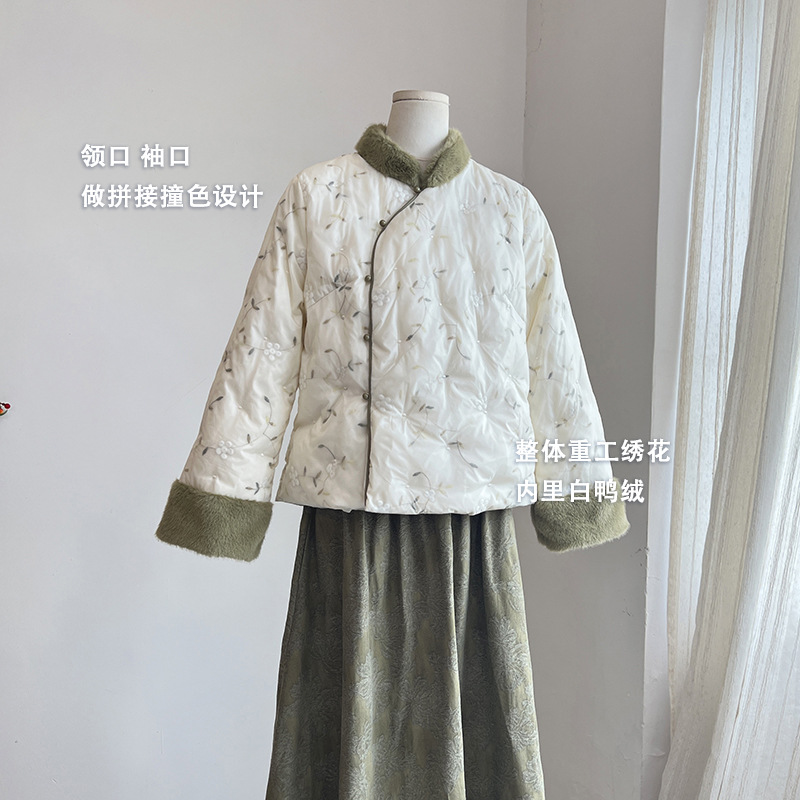 4099《山茶不芜》原创国风整件刺绣白鸭绒外套绿色拼接羽绒服