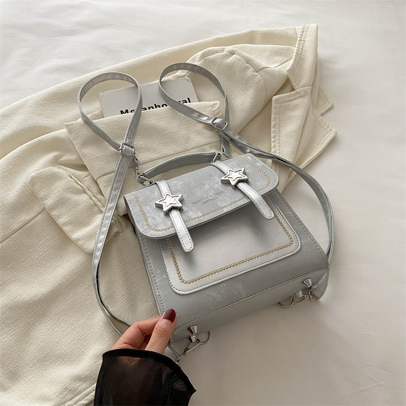 Mochila pequeña 2024 nuevo estilo de diseño de moda nicho de viaje bolsas escolares ligeras para mujeres ins para salir mochila pequeña