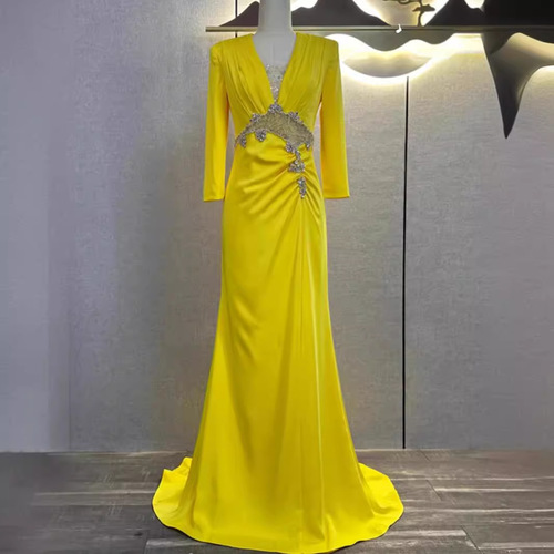 2025 New Arrival Mid-Length Sleeve Evening Gown for Banquets, Annual Meetings, Arts Exams, and Hosts—Slimming, Elegant, Simple, and Figure-Slimming Design for Autumn