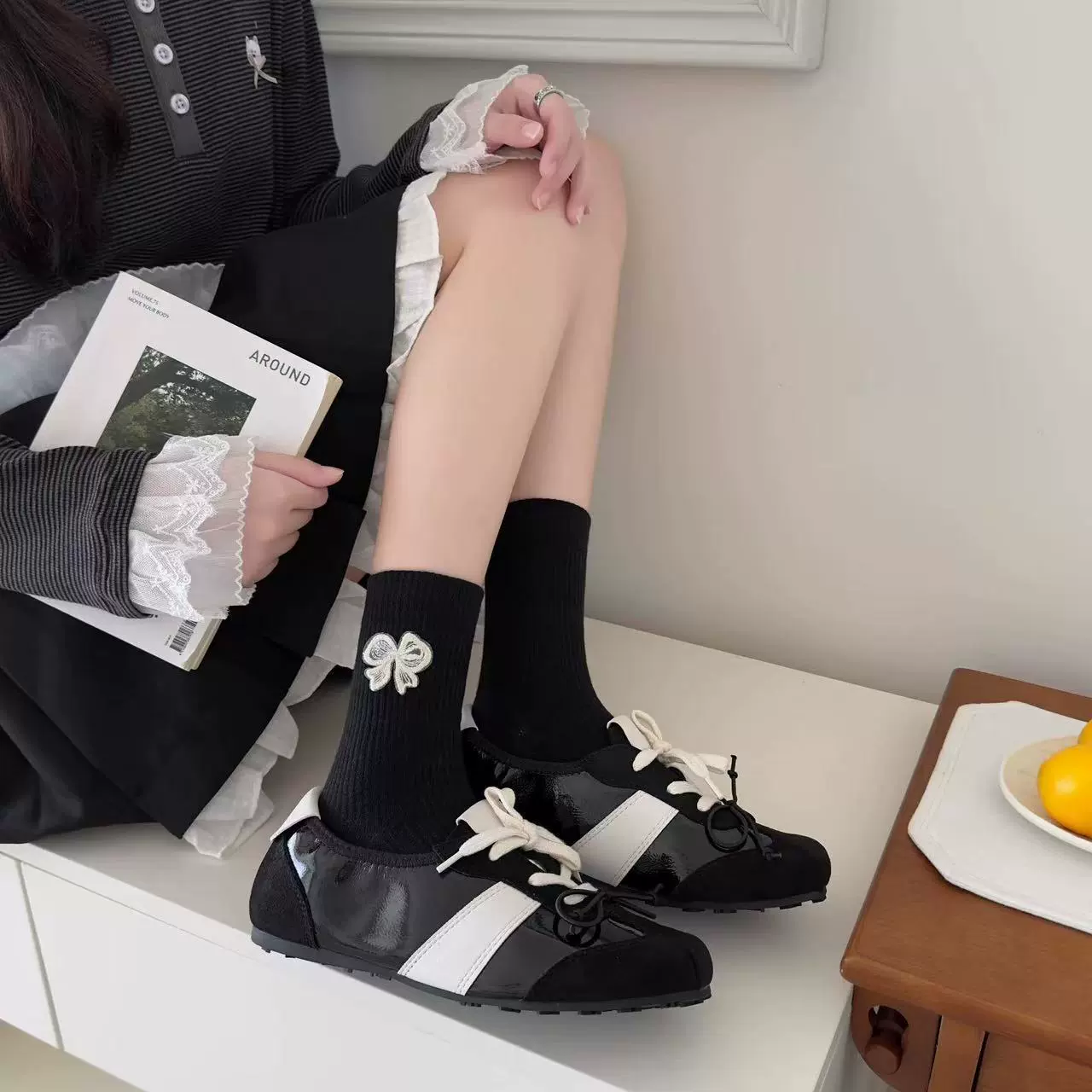 Lace cotton knee socks with bow, mid-length
