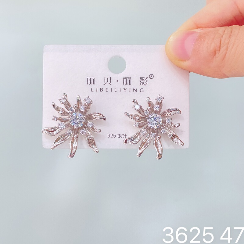 丽贝丽影欧美时尚大气重属个性冷淡风花朵几何耳环小众高级感耳饰|undefined
