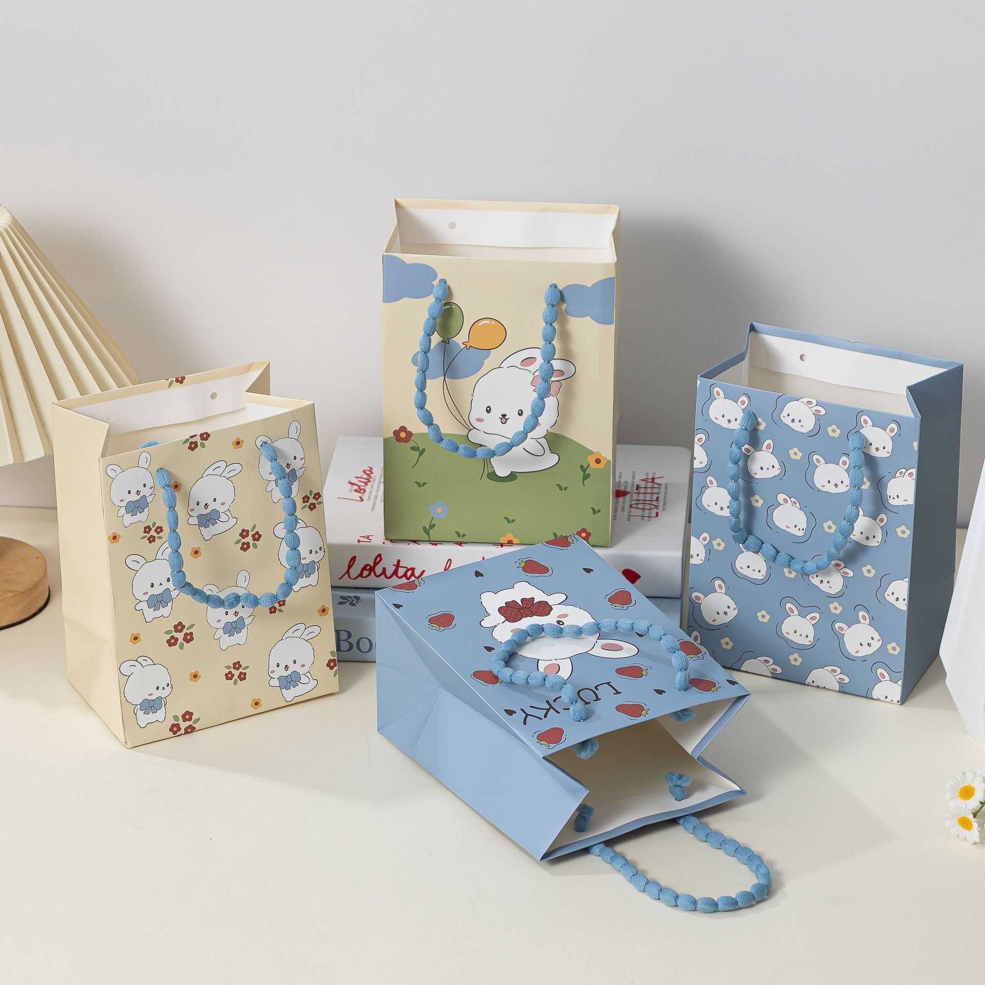 Nuevas bolsas de regalo exquisitas con diseño de animales de dibujos animados en relieve con cuerda de burbujas, directamente del fabricante, para el Día de la Mujer y San Valentín.