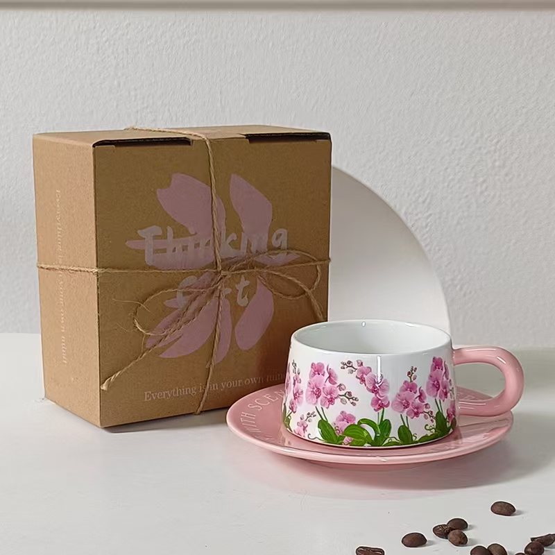 Taza de café francesa de nicho, mariposa de alta calidad, lujo ligero, retro, alta sensación, taza de menú de la tarde de cerámica inglesa.