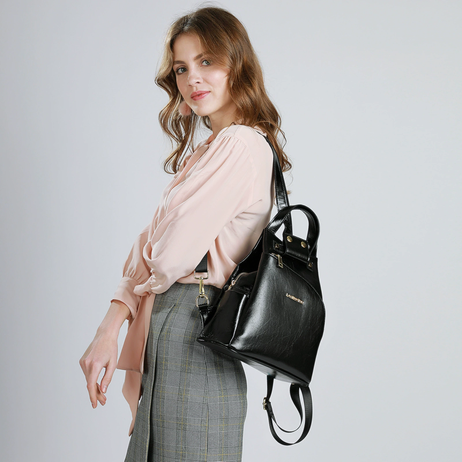 Женский рюкзак 2025 года, новый, большой вместимости, корейская мода, из коровьей кожи, модный повседневный рюкзак