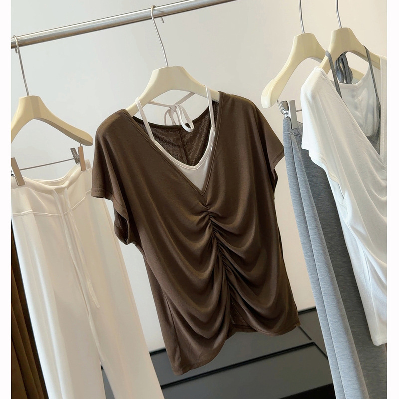 Pure Desire Style Halter Neck Short-Sleeve T-Shirt Set for Women, New Summer Design with Contrasting Color and Pleated Slim-Fit Top