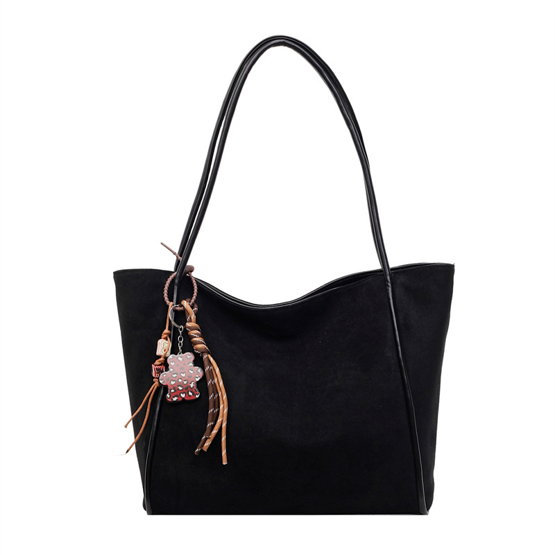 Otoño y invierno súper calientes bolsas de seda de gran capacidad para mujeres 2025 nuevas bolsas de hombro de viaje ocio para la axila
