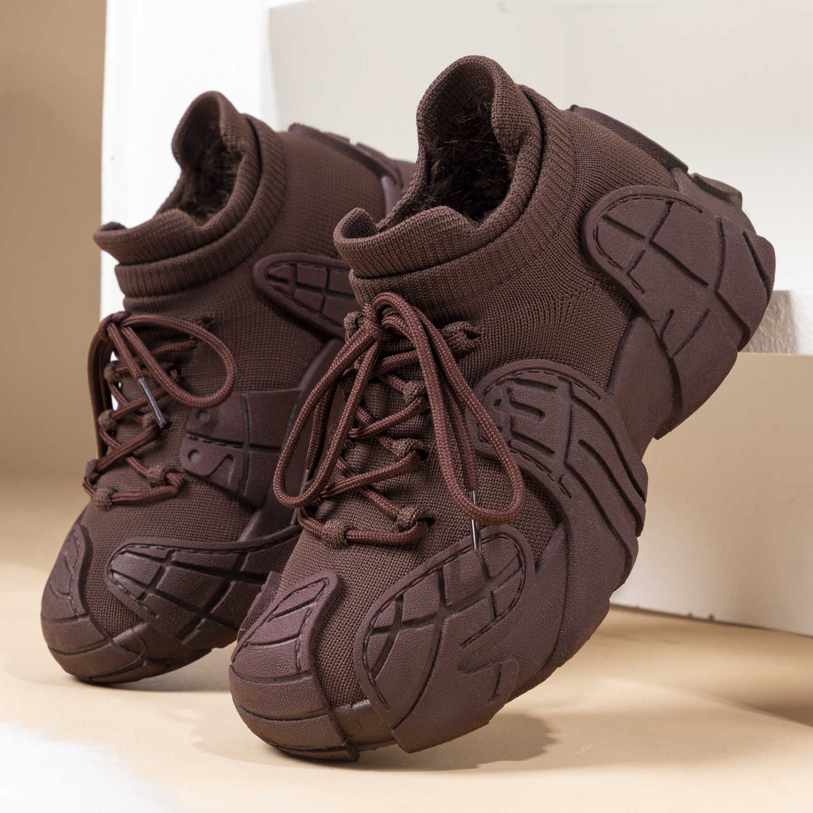 Zapatos de algodón de invierno de mujer nuevos zapatos cálidos de mujer zapatos de lana zapatos de invierno gruesos zapatos de tejido de peces de ocho patas zapatos deportivos al aire libre