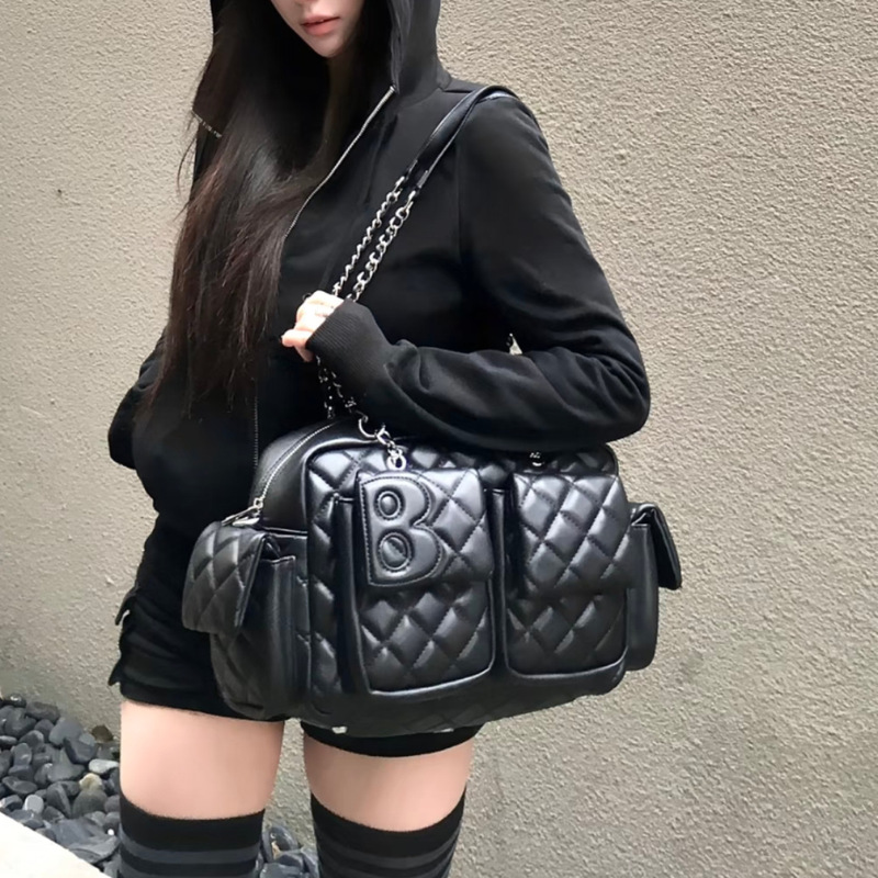 2026 Autumn and Winter New Style Rhombus Retro Multi-Pocket Shoulder Crossbody Motorcycle Bag Large Capacity Simple Commuter Handbag