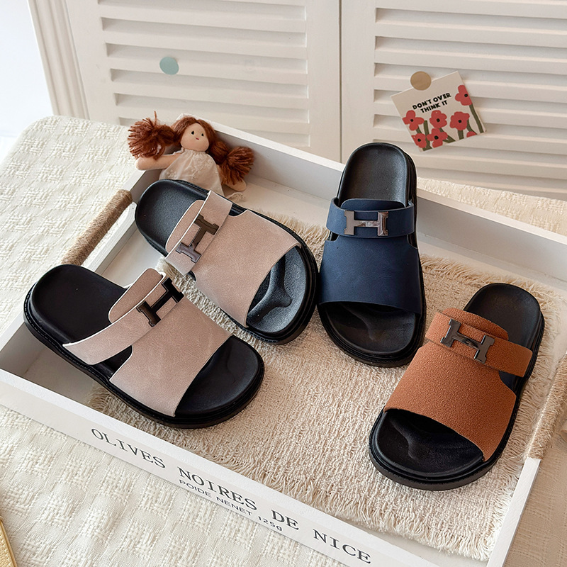 2026 Summer New Casual Slippers for Boys, Korean Style Versatile Girls' Metal Buckle Fashionable Outdoor Sandals