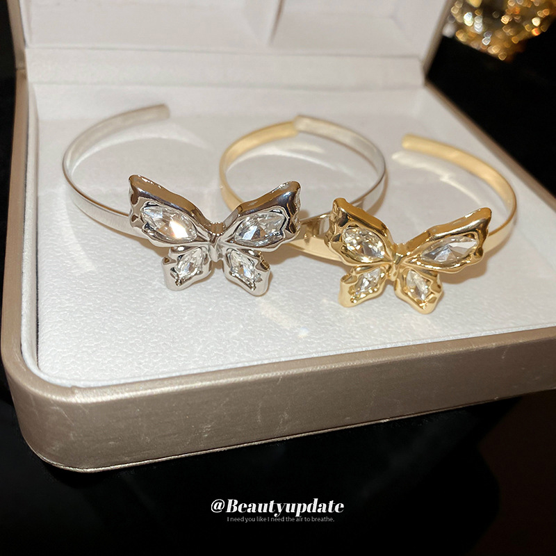 Brazalete abierto de mariposa de diamantes súper parpadeante transfronterizo, brazalete de temperamento de lujo ligero de moda, joyería de todo fósforo de alta gama, mujer