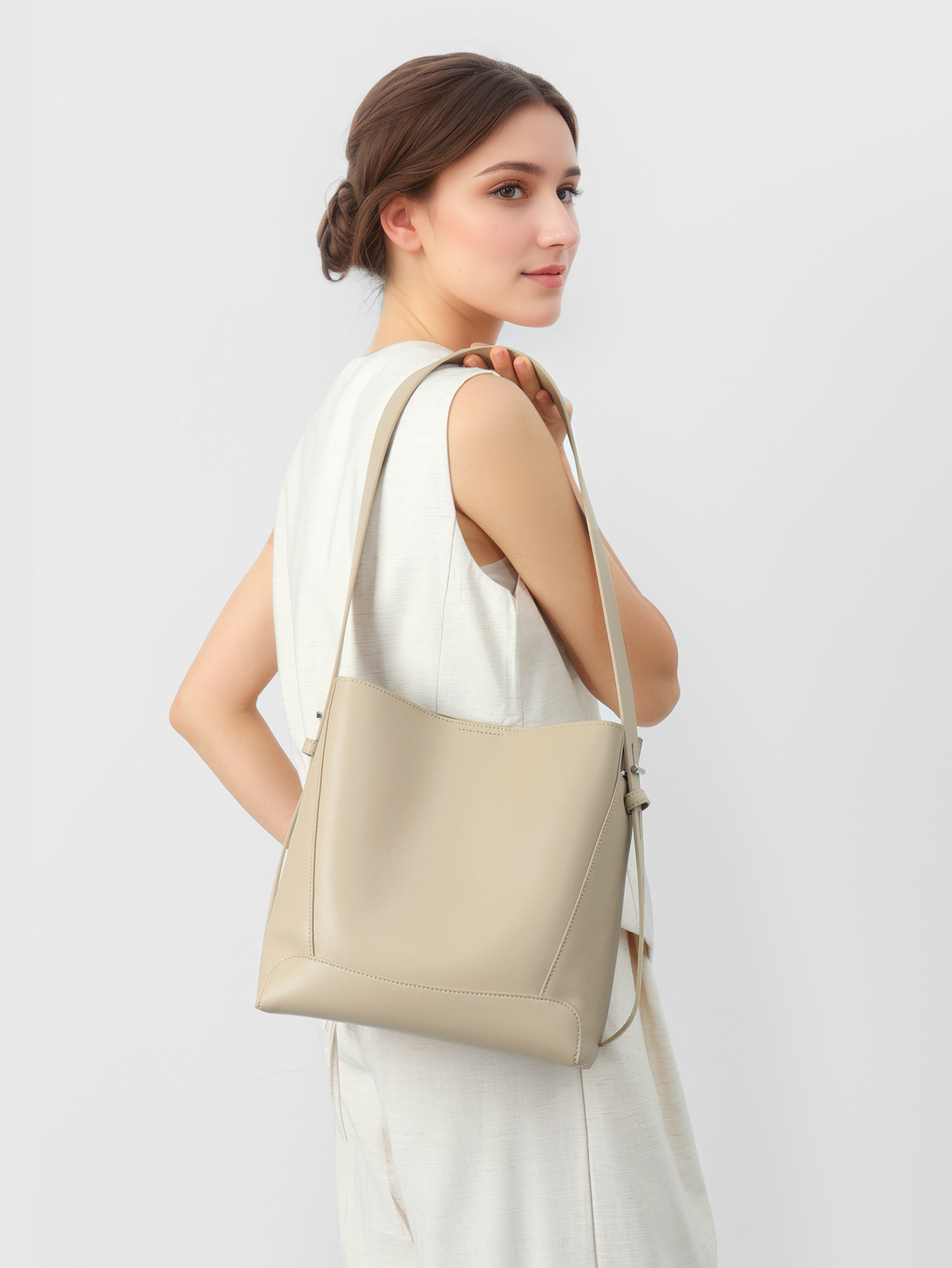 バッグファッションクロスボディバッグニッチデザインシニアセンスショルダーバッグレディースファッションポータブルバケットバッグ通勤レディースバッグ