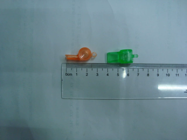 Свисток маленький свисток пластиковый мини уличные принадлежности аксессуары для одежды производитель поставки Yiwu Department Store