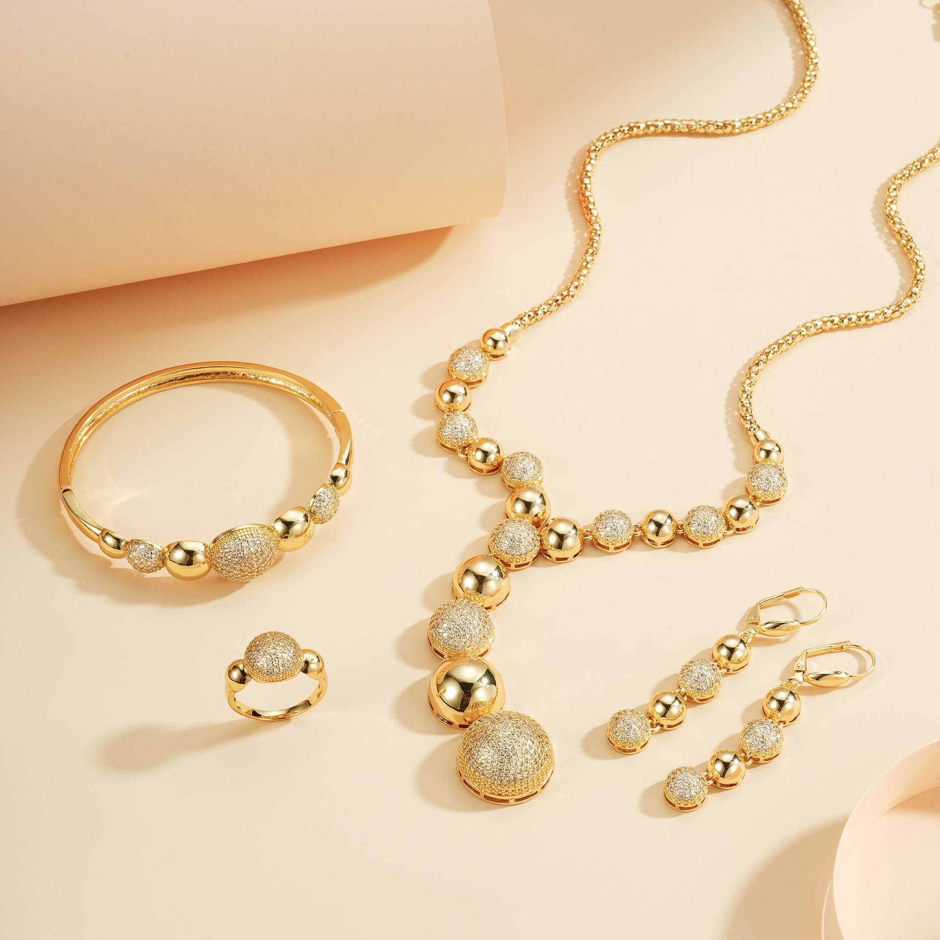 Europa y los Estados Unidos lujo ligero de alto nivel de sensación de joyería de piedra de diamante conjunto de collares pulseras de textura alta pendientes anillo de cuatro piezas conjunto de mujeres