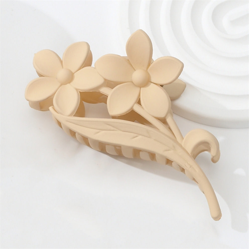Women's Simple Style Flower Plastic Stoving Varnish Hair Claws display picture 7