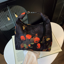 ��б���Ů�¿�r�к��s���L���������~ӡ�����s�μ�����e��Ӱ�