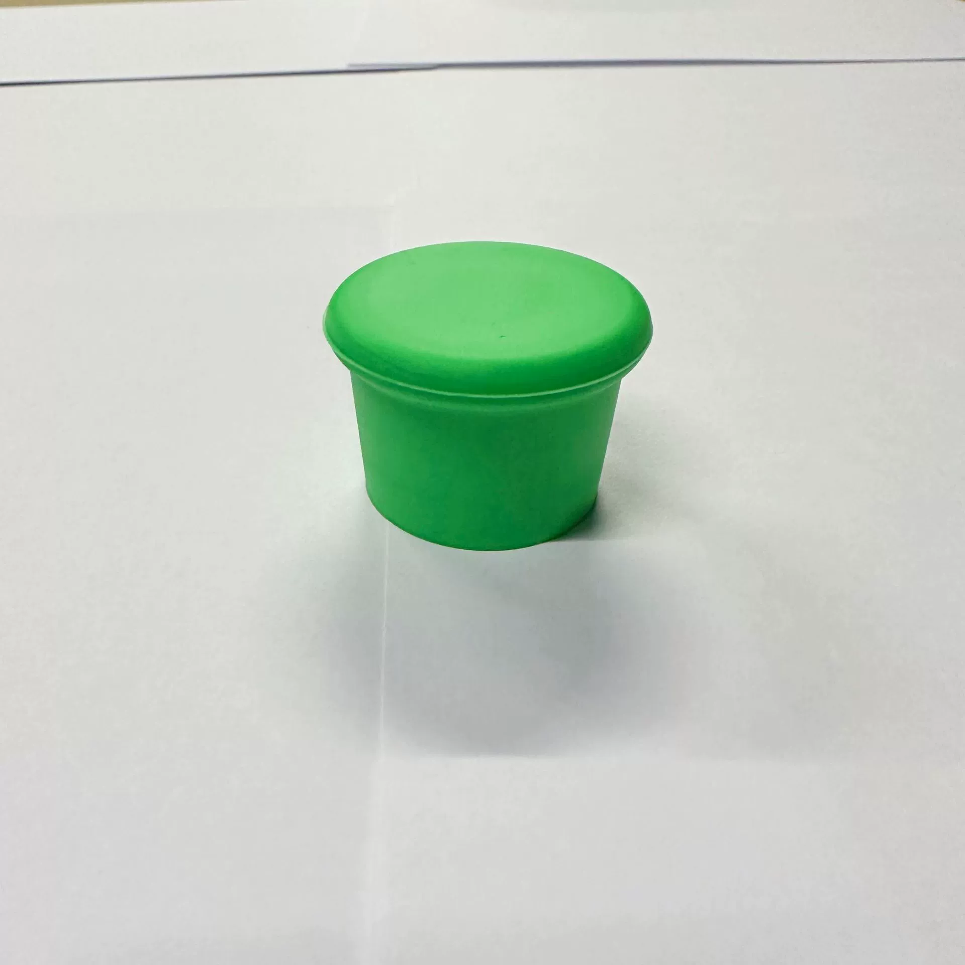Silicone Bottle Stopper, Food-Grade Round Cap, Wine & Beer Sealer, BPA-free (3.6×2.6×3 cm)