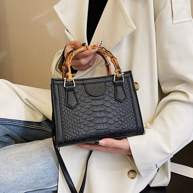 Europa y los Estados Unidos retro bolsos transfronterizos mujeres 2024 nueva moda simple bolsos de mano casuales cocodrilo mochila pequeña