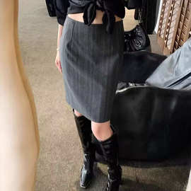 灰色条纹半身裙夏季法式小众设计感高腰显瘦包臀短裙OL职业风裙子