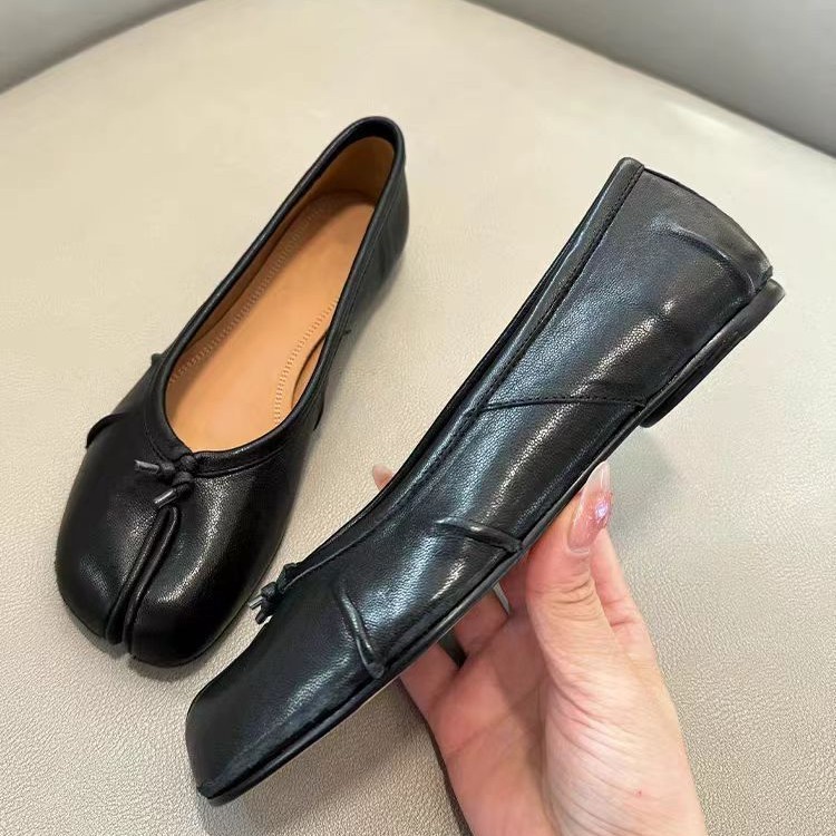 2025 New Retro Pleated Easiest for Match Split Toe Pig Trotters Flat Horseshoe Shoes Flat Ballerina Mary Jane Shoes for Women