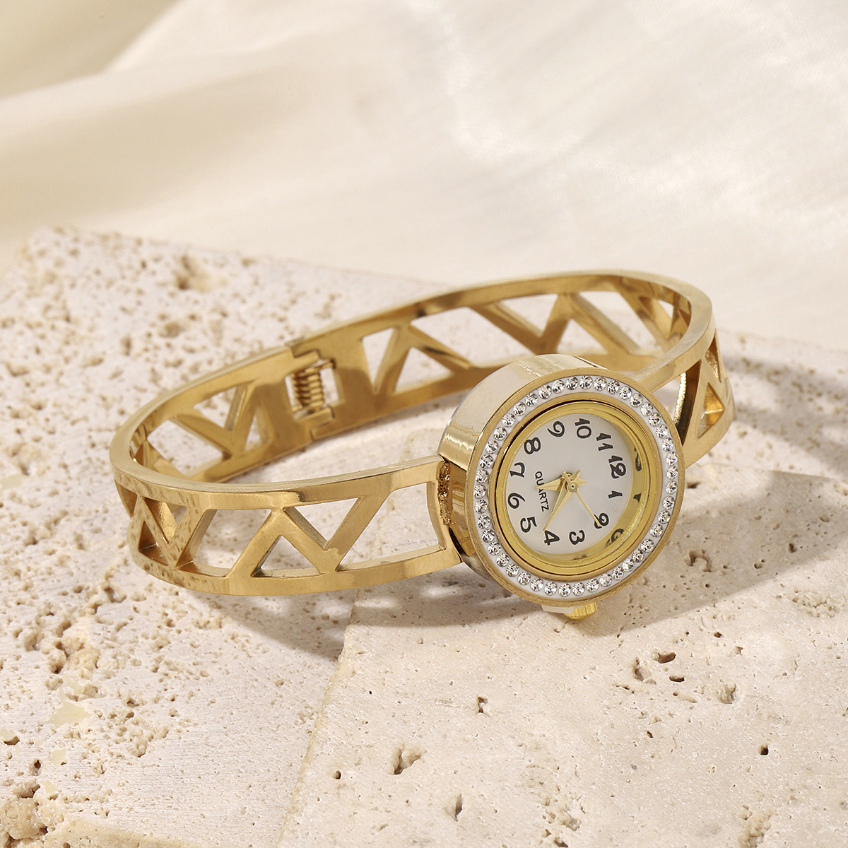 Round Dial Shape Elegant Solid Color Quartz Women's Watches