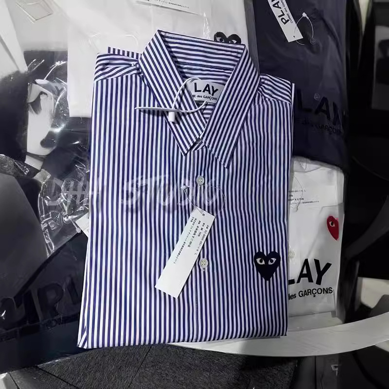 Pareja de hombres y mujeres CDG Chuan Jiu PLAY amor Otoño e Invierno corazón negro alto algodón bordado manga larga camisa a rayas