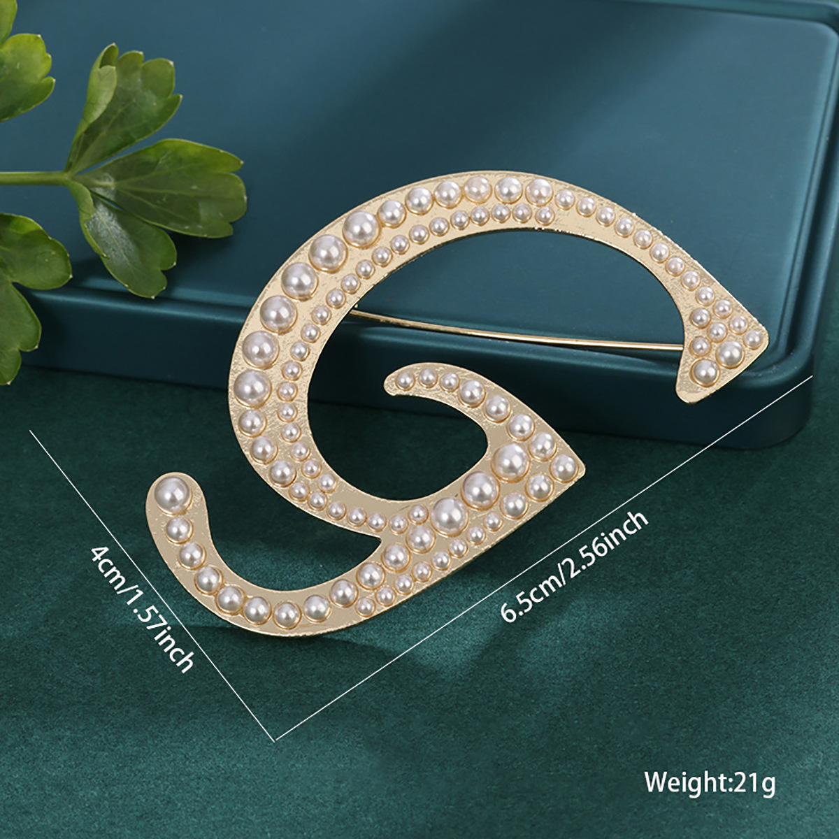 26 broches con letras en inglés de perlas, alfileres para ropa, decoraciones retro transfronterizas europeas y americanas, accesorios antiexposición para cuello