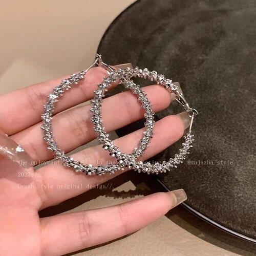 Broken silver big earrings for women autumn and winter ins cold style fashionable personalized design earrings suitable for round faces