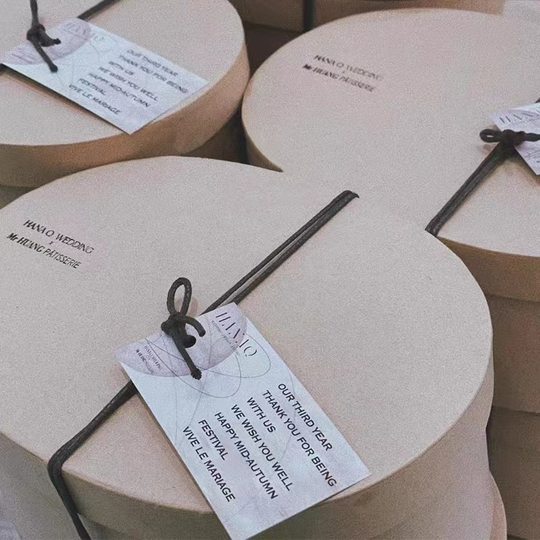 Oval gift box round Kraft paper box hand gift box baking box ins biscuit box dessert box