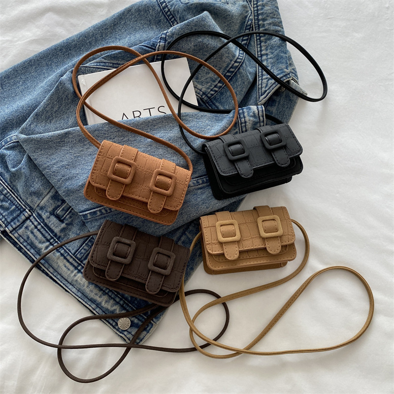 2024 otoño y invierno nuevo bolso pequeño hermoso bolso de mujer moda extranjera mujer hombro de nicho diseño bolso de mujer bolso pequeño