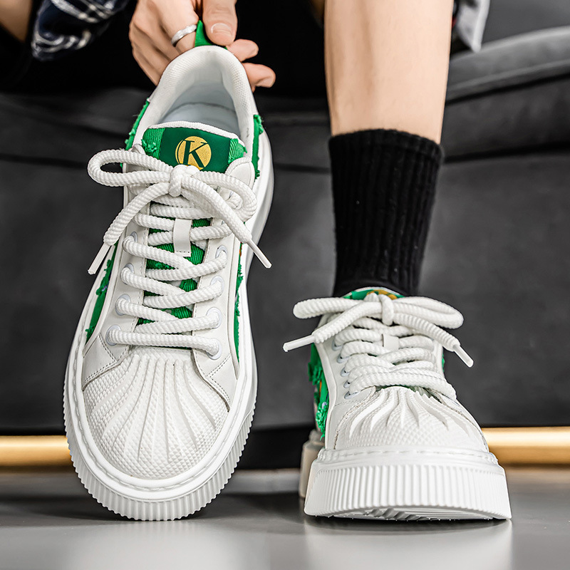 Zapatos casuales de moda para hombres, primavera de 2025, nuevo estilo, estampado de concha, zapatos de tablero a juego con estampado de colores, zapatos de hombre de moda de lujo ligero